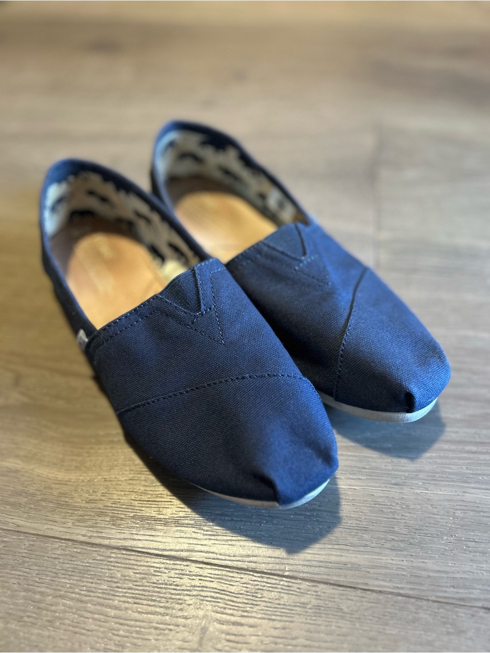 EUC Toms Navy Canvas Classics - Picture 9 of 15